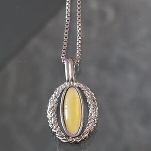 Sterling Silver Vintage Butterscotch Baltic amber pendant necklace